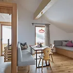 Holzhackerin - The Charming Haus Am Berg شقة فندقية