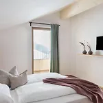 Aparthotel Holzhackerin - The Charming Haus Am Berg 4*