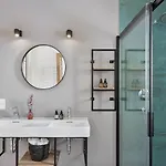 Holzhackerin - The Charming Haus Am Berg Aparthotel