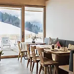 Holzhackerin - The Charming Haus Am Berg Aparthotel 4*