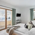 Holzhackerin - The Charming Haus Am Berg Aparthotel Schladming