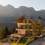 Holzhackerin - The Charming Haus Am Berg 아파트호텔