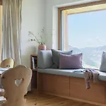 Holzhackerin - The Charming Haus Am Berg Schladming
