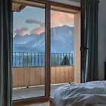 Holzhackerin - The Charming Haus Am Berg Schladming