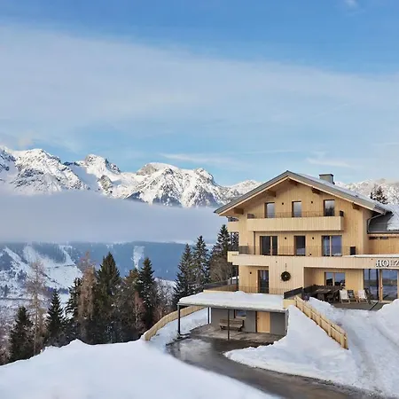 Aparthotel Holzhackerin - The Charming Haus Am Berg