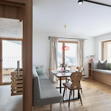 Ξενοδοχείο με διαμερίσματα Holzhackerin - The Charming Haus Am Berg 4*