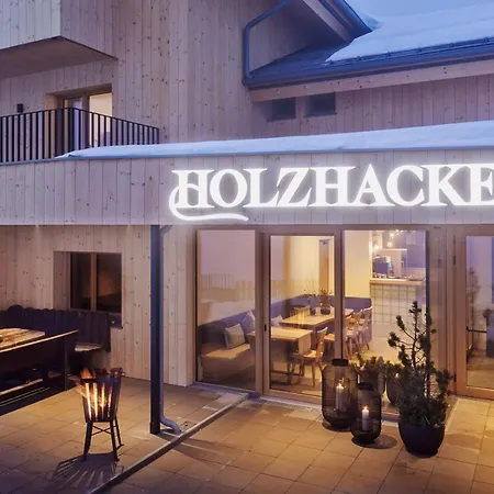 Holzhackerin - The Charming Haus Am Berg Apartmanhotel