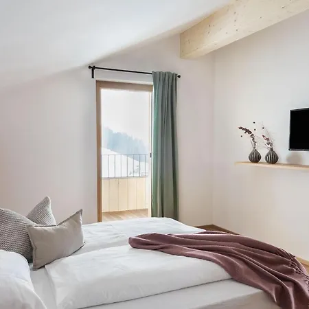 アパートホテル Holzhackerin - The Charming Haus Am Berg 4*