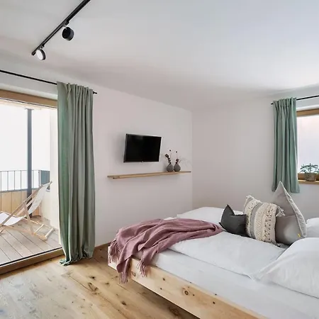 Holzhackerin - The Charming Haus Am Berg 4*