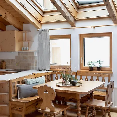 アパートホテル Holzhackerin - The Charming Haus Am Berg