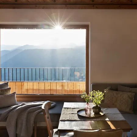 Holzhackerin - The Charming Haus Am Berg シュラートミンク