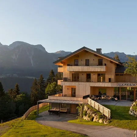 아파트호텔 Holzhackerin - The Charming Haus Am Berg 4*