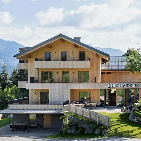 Holzhackerin - The Charming Haus Am Berg Aparthotel