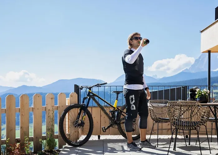 Holzhackerin - The Charming Haus Am Berg